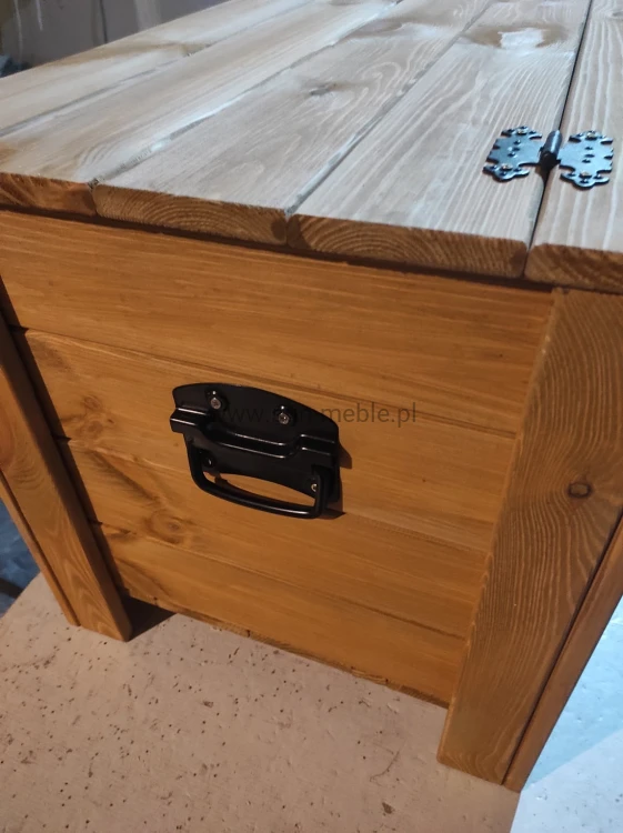 UCHWYTY ( 2szt zamontowane )