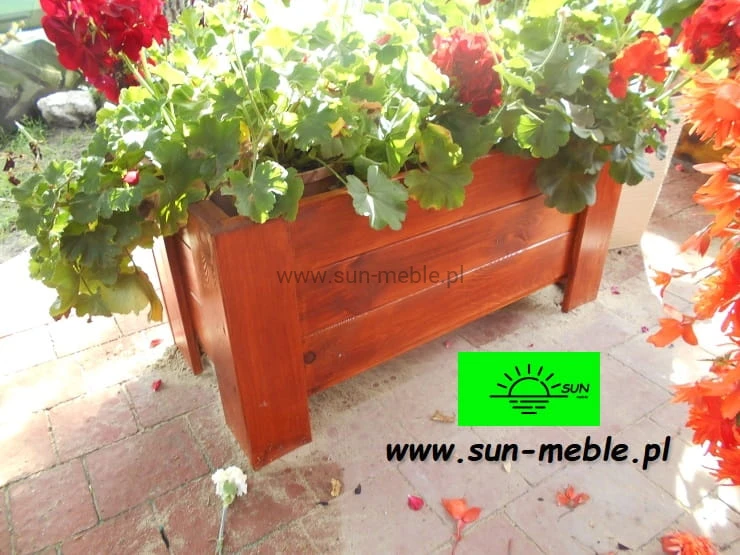 donica z kwiatami.jpg